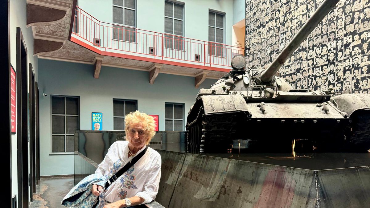 Rod Stewart a Terror Háza Múzeumban járt, megrendült a rocklegenda