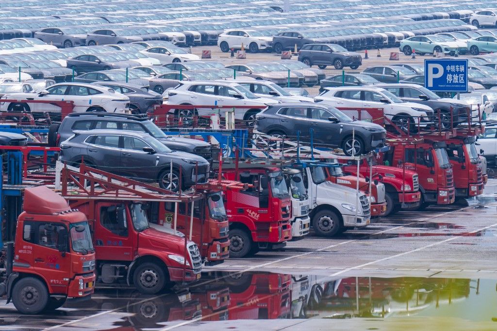 autóeladások 
Changan Automobile Distribution Center in Chongqing