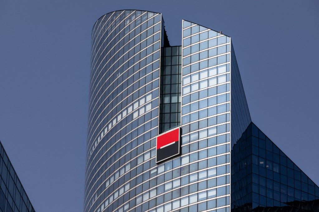 FRANCE - BANKING - BUILDING - A SOCIETE GENERALE TOWER IN THE BUSINESS DISTRICT OF LA DEFENSE NEAR PARIS
