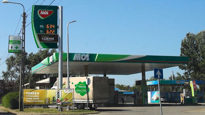 „Elfogadhatatlan”, rászólt a kormány az üzemanyag-kereskedőkre