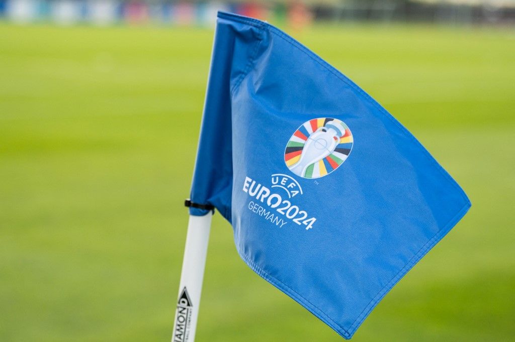 Soccer: European Championship, Group B, Spain, Training
német zászló