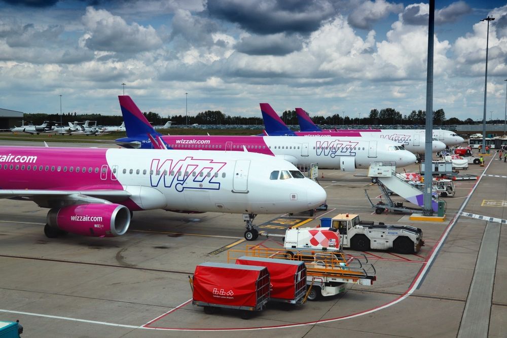 Luton,,Uk,-,July,12,,2019:,Wizz,Air,Airbus,A320
Wizz Air
légitársaság
késés