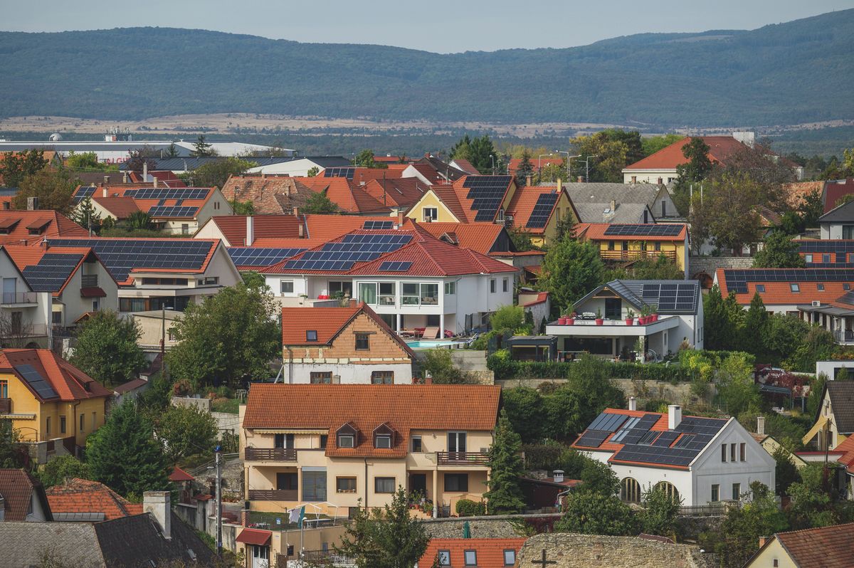 20231019 Veszprém Turizmus  Veszprémi Vár látkép városképFotó: Németh András Péter  NAP  Szabad Föld  SZFA képen: házak  lakások  ingatlanok lakhatás  napelem  zöld energia  háztartási méretű kiserőmű