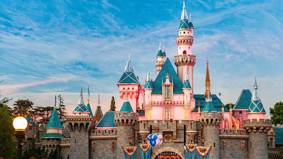 Újabb felháborodás a Disney háza táján: perelnek a kaliforniai dolgozók