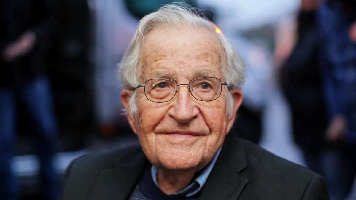 Durva álhír terjedt el a közismert nyelvész-íróról, Chomsky feleségének is meg kellett szólalnia