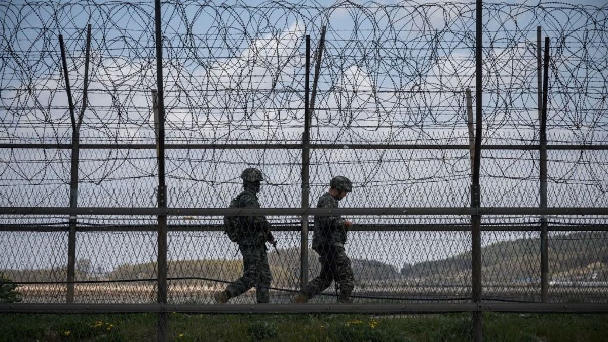 Dél-Korea hadserege figyelmeztető lövéseket adott le az északi határkerítésnél