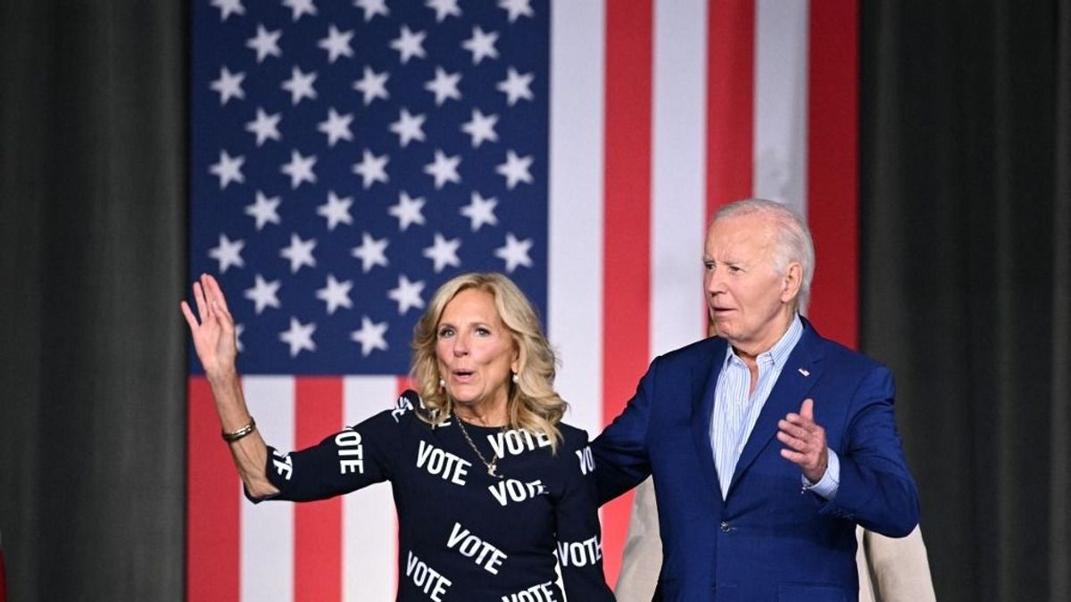 Váratlan fordulat: a first ladynek kellett közbe lépni, hogy Joe Biden versenyben maradhasson