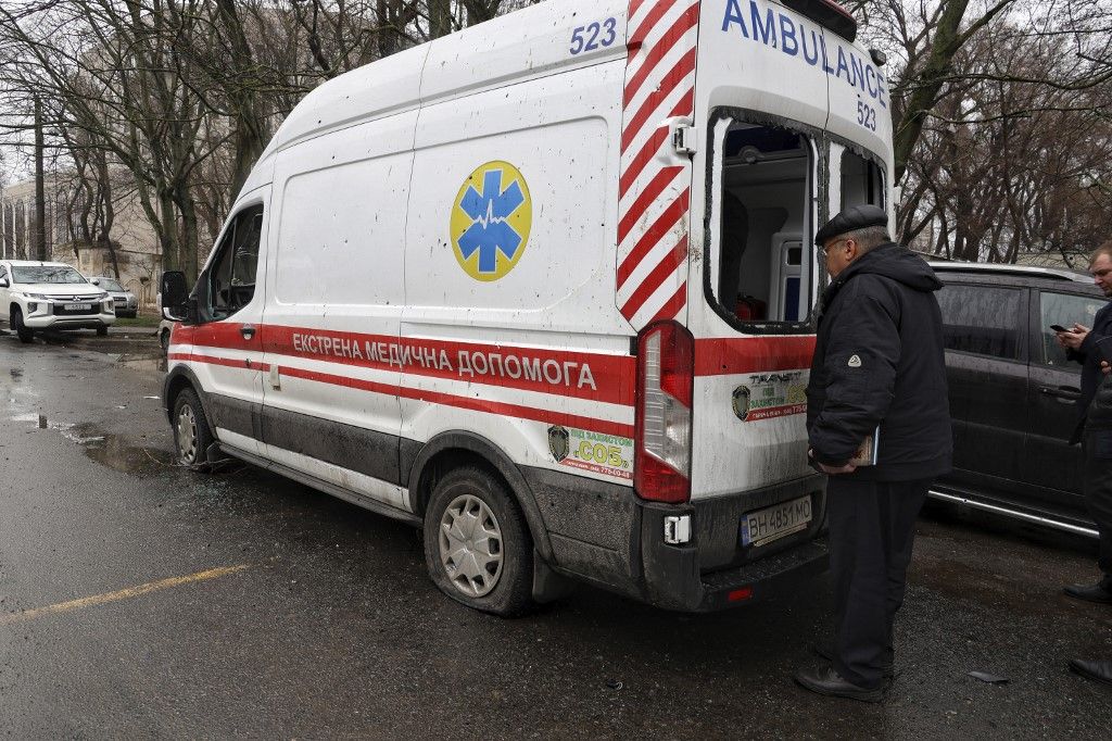 Russian army launches missile attack on Odesa
Ukrán katonák ukrán mentőket ejtettek foglyul, azonnal vitték volna őket a seregbe