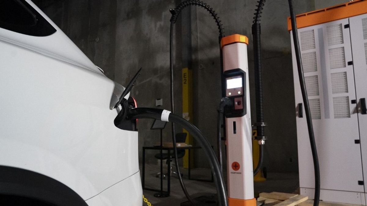 Érdemes sietni, ha elektromos autóra pályázna: már csak a keret fele van meg