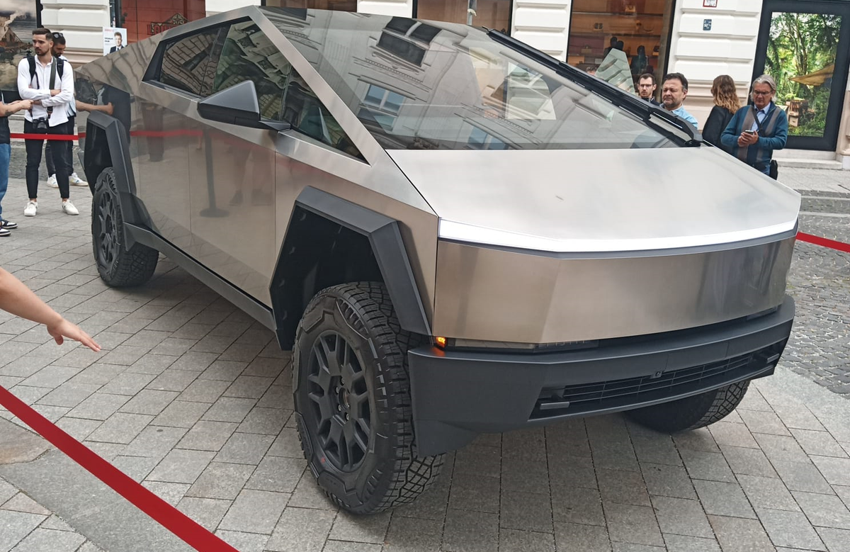 Tesla Cybertruck
Budapest