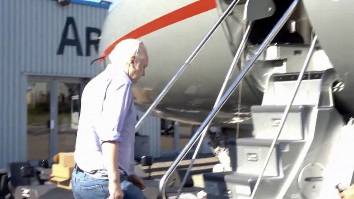 A világ legismertebb adatszivárogtatója, Julian Assange szabad