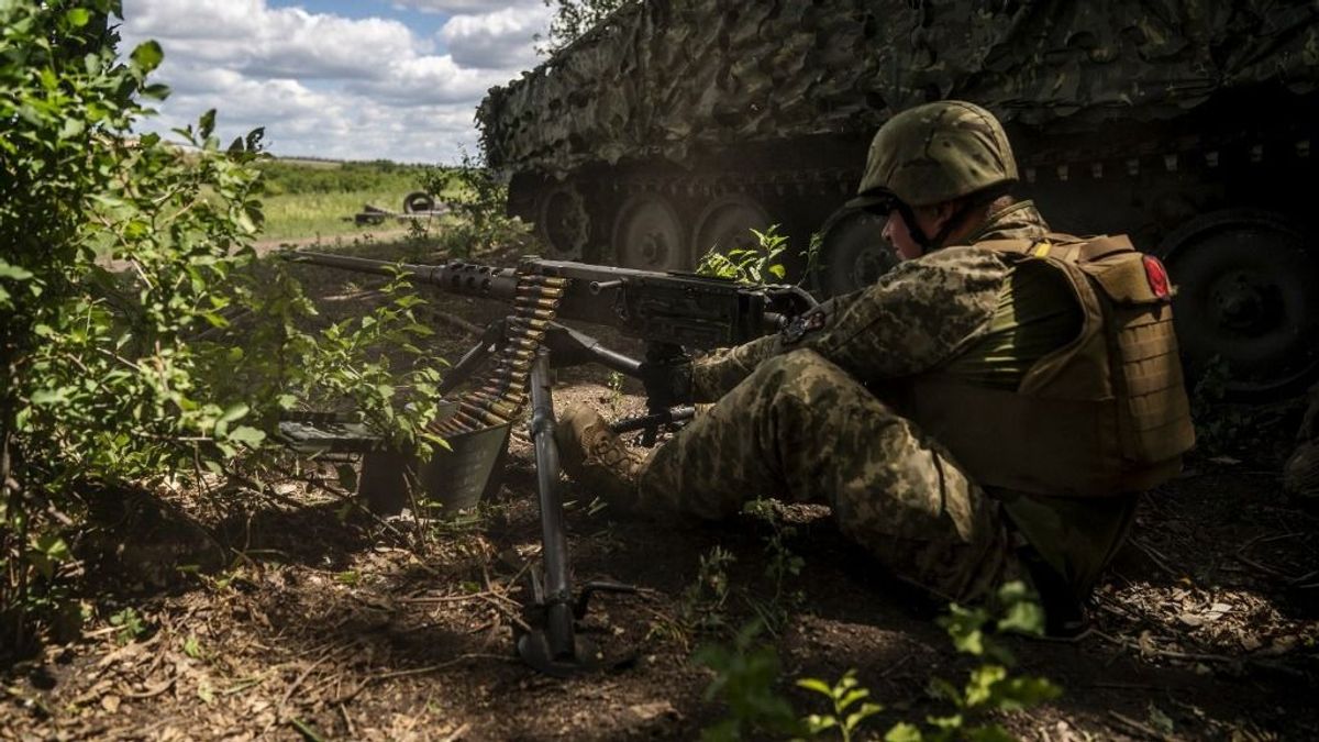 Őrült módjára rohamoznak az oroszok, csütörtökön száznál is több összecsapás történt