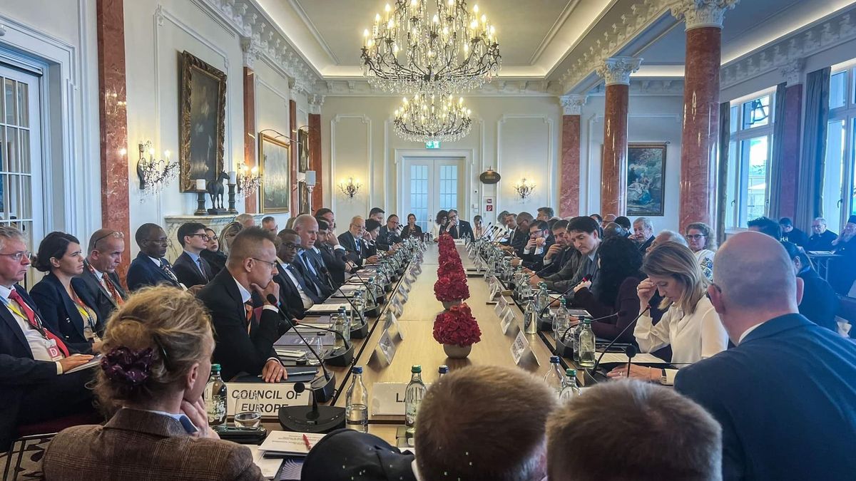 Svájci békecsúcs: Magyarország kész közvetíteni a felek között