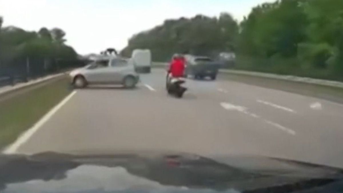 Büntető fékezésből lett brutális baleset az M0-son - videó