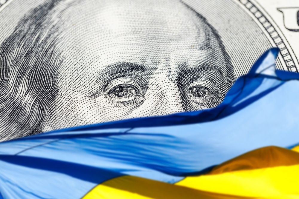 Ukrainian,National,Flag,On,Foreground,And,Us,One,Hundred,Dollars, urán államkötvény, kötvény