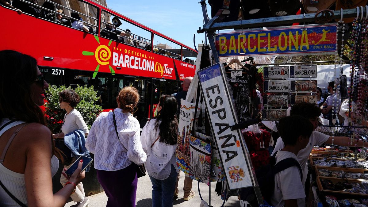 Barcelonában ekkora a baj: tilos lesz lakást kiadni turistáknak