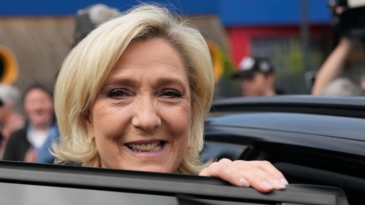 Marine Le Pen pártja tarolt az előrehozott parlamenti választás első fordulójában