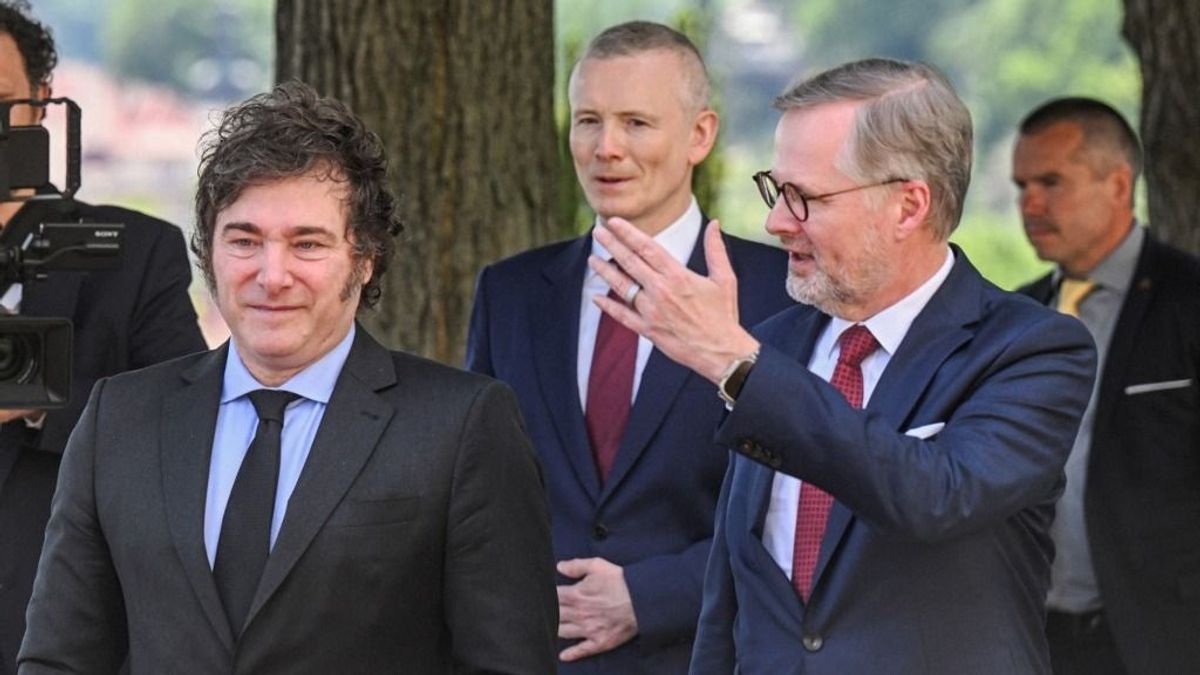 Csehországban van Javier Milei, aki ha kell, láncfűrésszel oldja meg a problémákat
