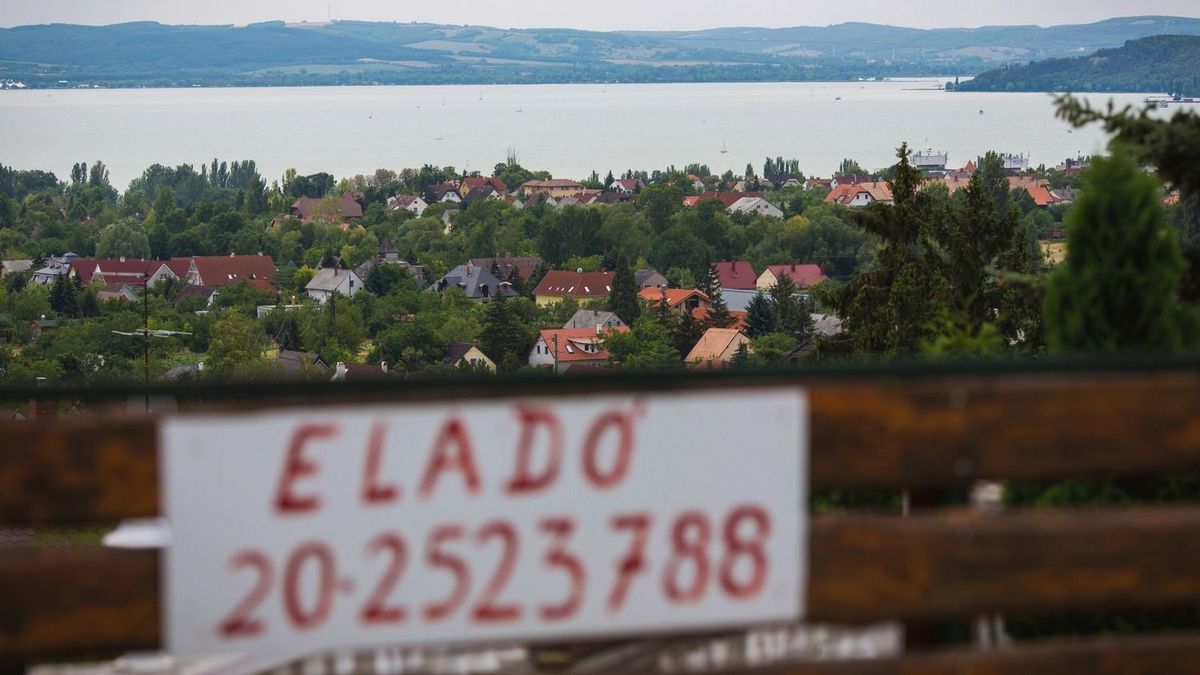 Túlárazottnak tartják a balatoni ingatlanokat a vevők