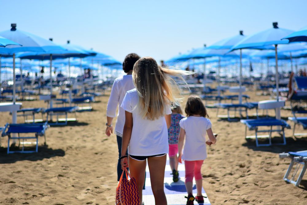 The,Family,Goes,To,The,Beach