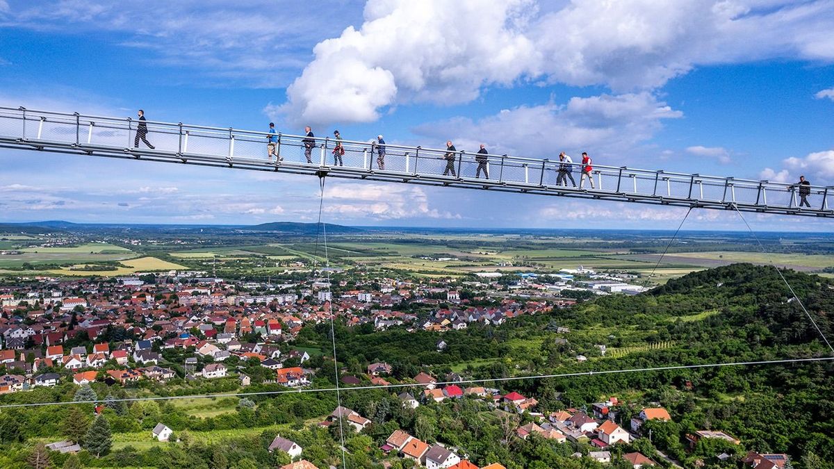 Átadták a 700 méter hosszú gyalogos kötélhidat Sátoraljaújhelyen – videó