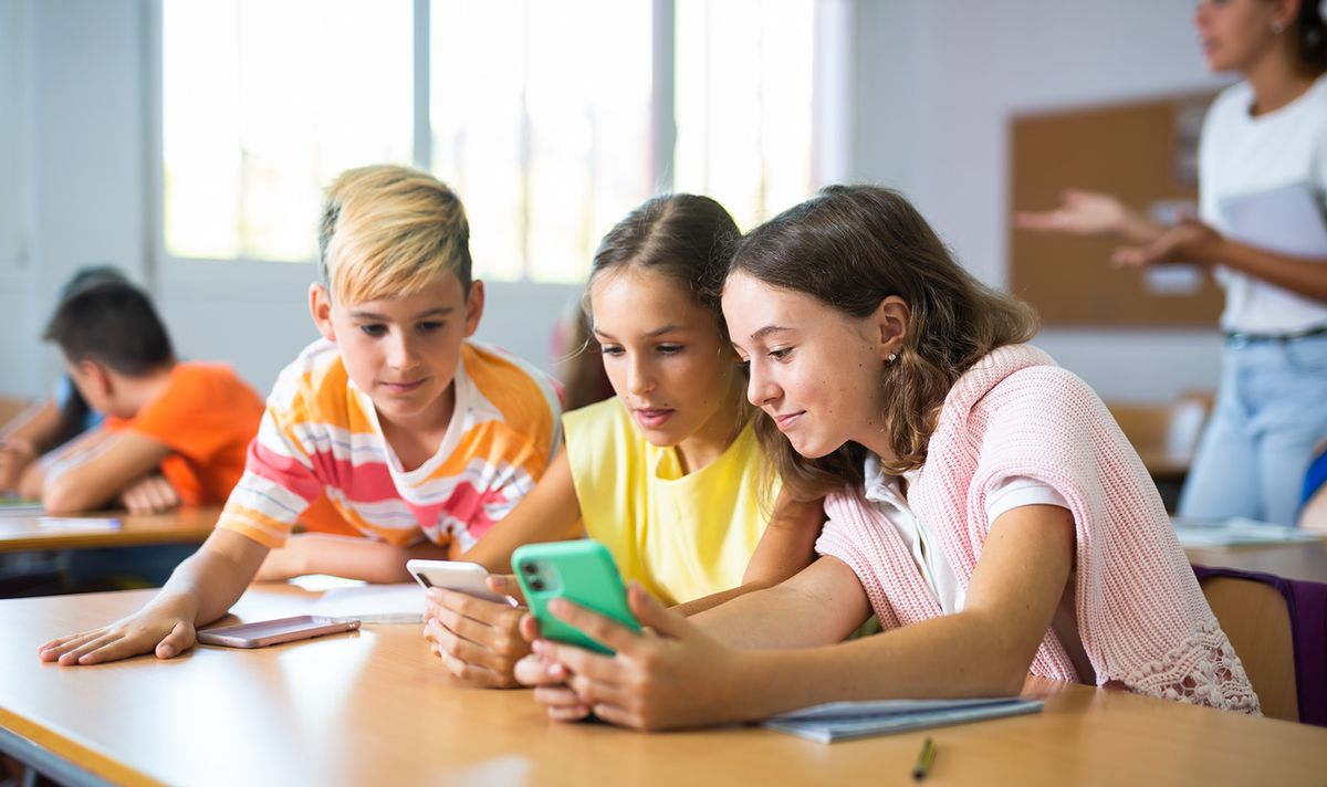 Group,Of,Kids,Using,Smartphones,During,Lesson,In,School.,Girls