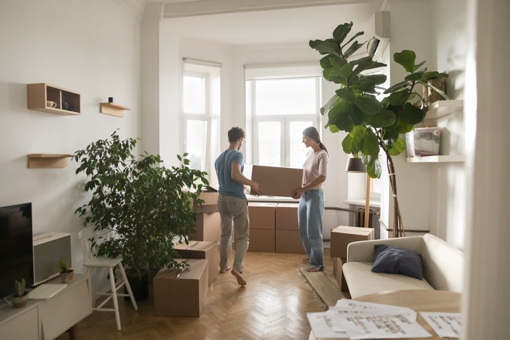 Young,Married,Couple,Carrying,Boxes,Into,Rented,Flat,,Cozy,Room