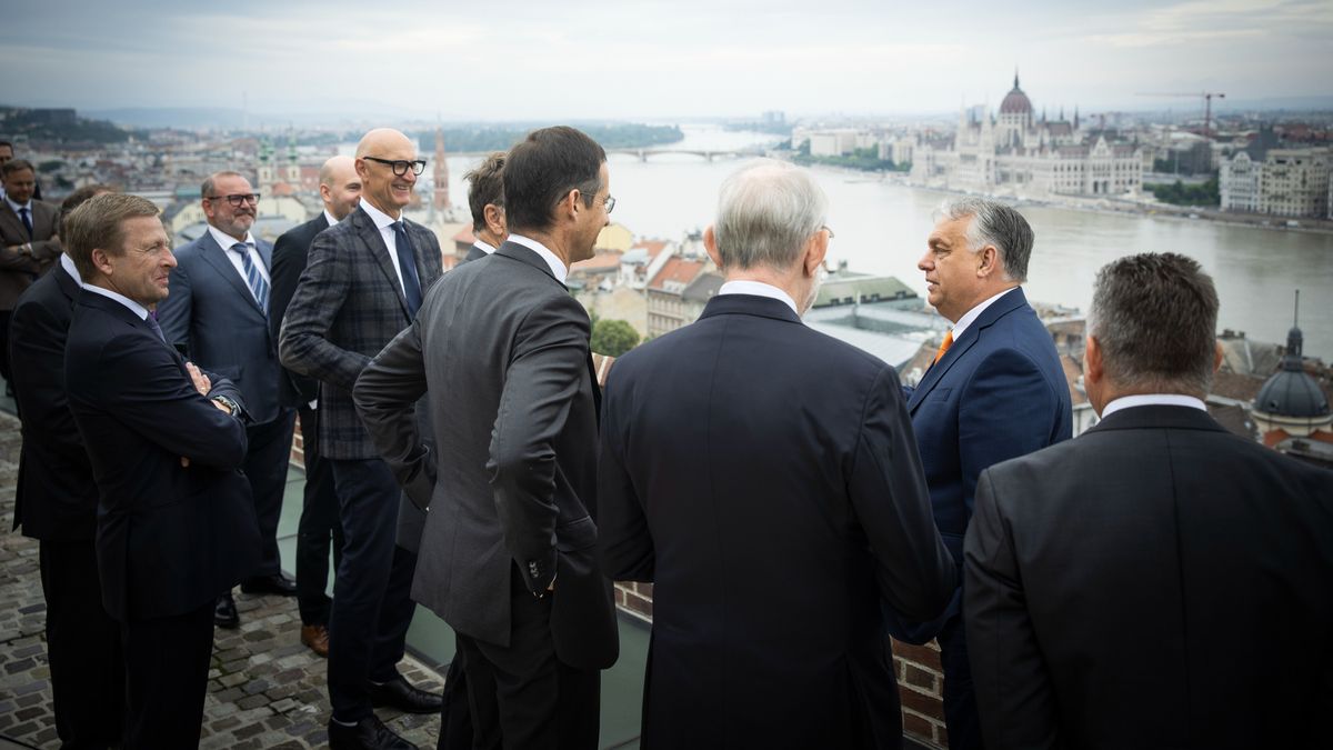 Orbán Viktor Európa legnagyobb iparvállalati vezetőivel tárgyalt