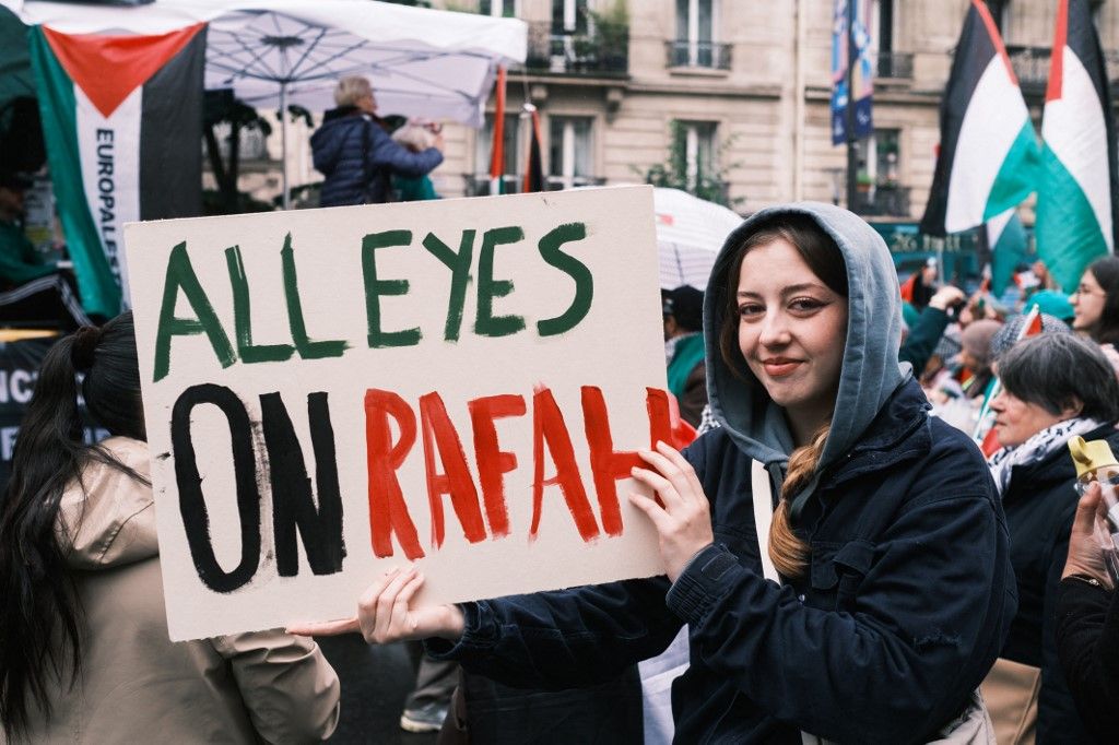 FRANCE - DEMONSTRATION IN SUPPORT OF THE PALESTINIAN PEOPLE IN PARIS, Izrael, tűzszünet, fogolycsere, Hamász