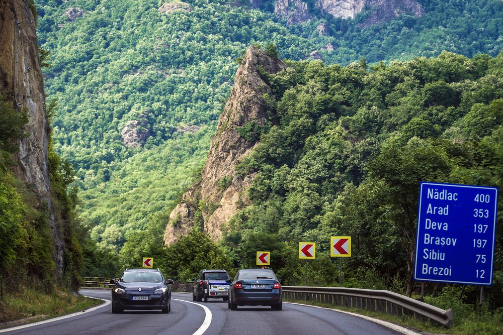 Valcea,,Romania,-,July,19,,2019:,Cars,On,A,Road
Románia