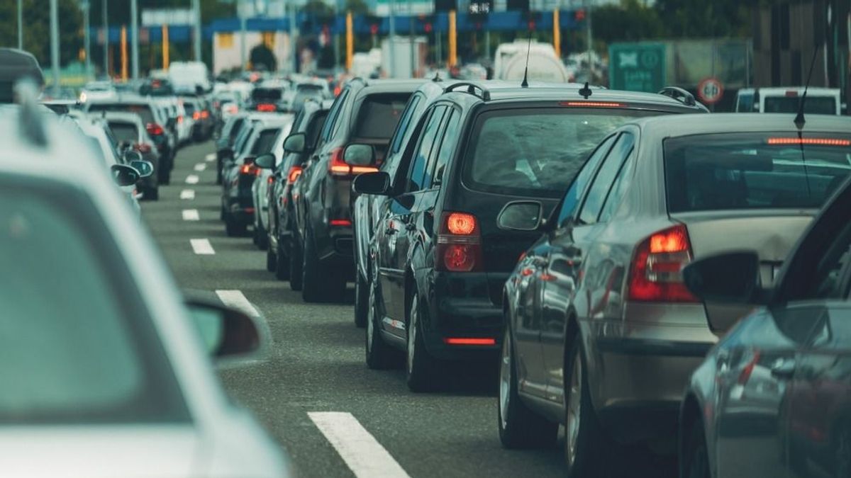 Akkora baleset volt az M7-esen, hogy az M1-esen is áll a forgalom