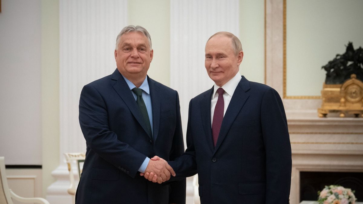 Orbán Viktor Moszkvában: szokatlanul hosszan tárgyalt egymással a magyar miniszterelnök és Putyin – véget ért a csúcstalálkozó