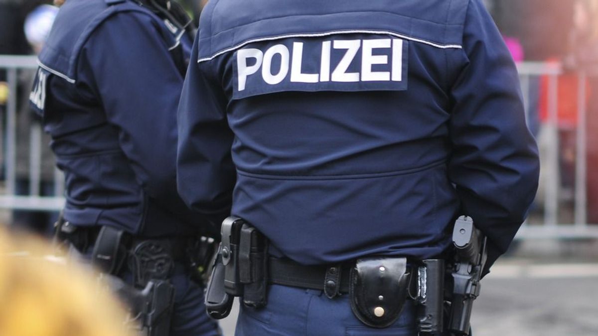 Elvesztette jelvényét a cheddartolvaj rendőr