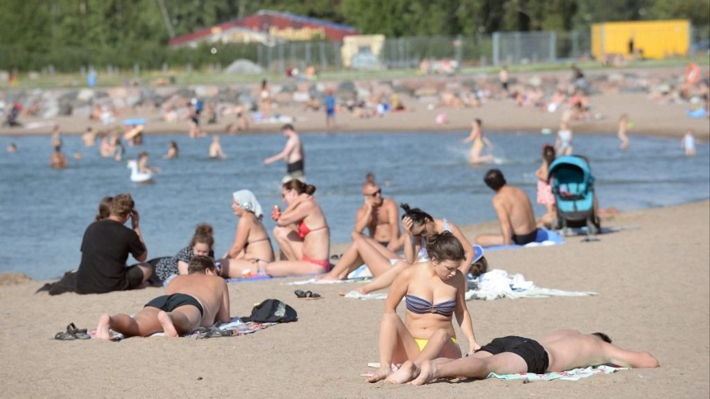 People enjoy the heat at Hietaniemi beach in Helsinki, Finland on a sunny August, 9, 2020. (Photo by Mikko Stig / Lehtikuva / AFP) / Finland OUT