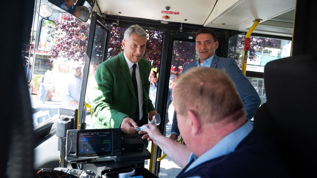 Volánbusz: Lázár János minisztériuma először szólalt meg a megszűnés óta – Nem az a fontos, milyen matrica van az autóbusz oldalán