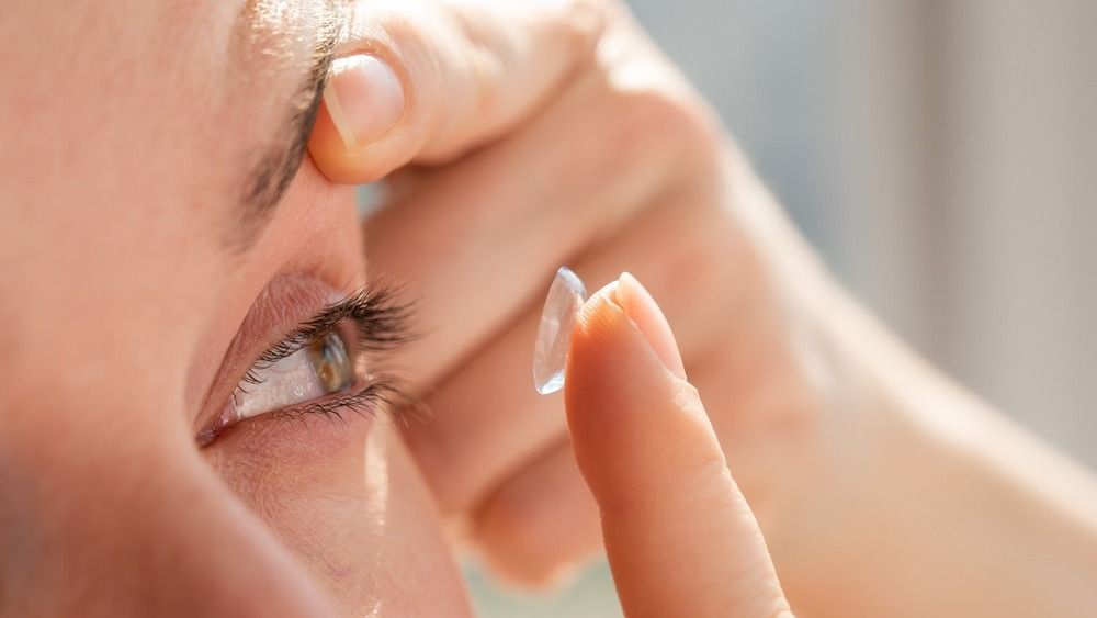 Close-up,Portrait,Caucasian,Woman,Putting,On,A,Contact,Lens.