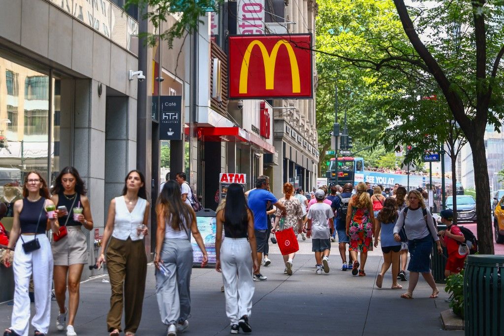 McDonald's fast food restaurant in Manhattan, New York, United States of America, on July 6th, 2024.
Csökkent a világhírű gyorsétteremlánc értékesítése. Növekedésre számítottak, de lejtmenetre kapcsolt a McDonald’s forgalma
 (Photo by Beata Zawrzel/NurPhoto) (Photo by Beata Zawrzel / NurPhoto / NurPhoto via AFP)