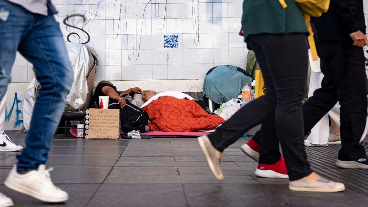 Elözönlötték az utcákat a spanyol hajléktalanok, a turizmus a bűnös