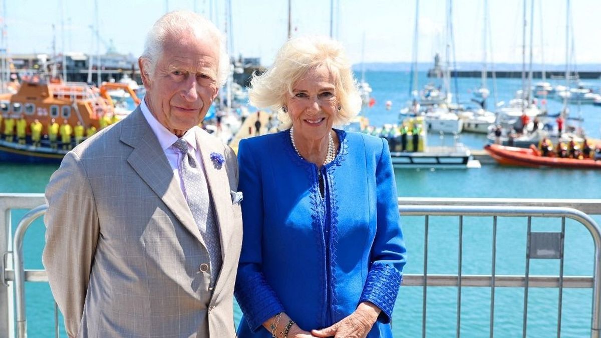 Nagyot kaszált III. Károly, két helikoptert is vesz belőle magának