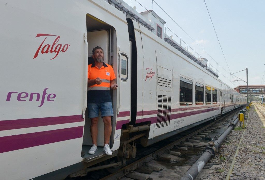 NEW DELHI,INDIA – SEPTEMBER 10: Officials preparing for the final trial run of the high-speed Spanish train Talgo ahead of its Final Speed trial run to Mumbai.(Photo by K.Asif/India Today Group) (Photo by The India Today Group / The India Today Group / India Today Group via AFP)