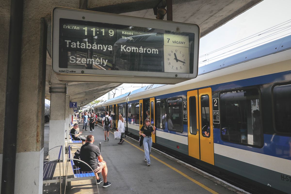 20230918 GyőrForgalmi változás a MÁV menetrendjében, győri vasútállomás Fotó: Csapó Balázs CSBKisalföld, vasút, vonat, intercity