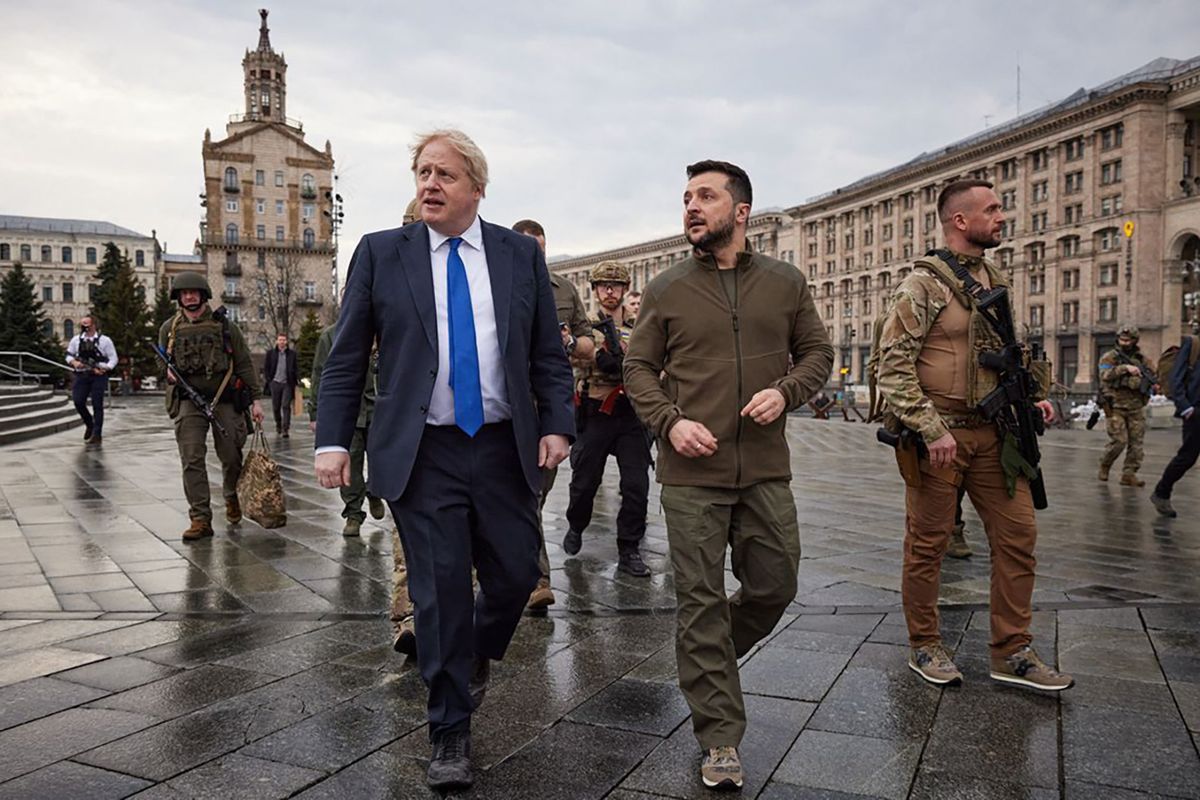 KYIV, UKRAINE - APRIL 09: (----EDITORIAL USE ONLY – MANDATORY CREDIT - "UKRAINIAN PRESIDENCY / HANDOUT" - NO MARKETING NO ADVERTISING CAMPAIGNS - DISTRIBUTED AS A SERVICE TO CLIENTS----) British Prime Minister Boris Johnson meets Ukrainian President Volodymyr Zelenskyy in Kyiv, Ukraine on April 09, 2022. Ukrainian Presidency / Anadolu Agency (Photo by Ukrainian Presidency / ANADOLU AGENCY / Anadolu via AFP)