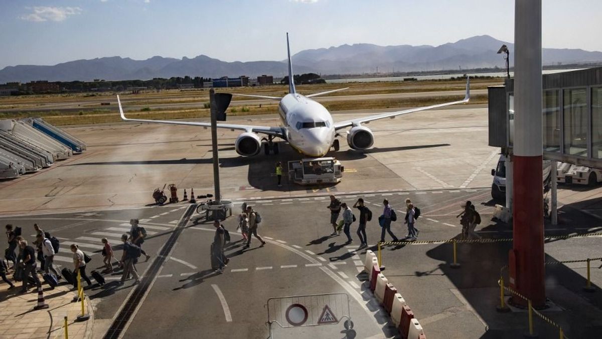 Újabb mentőakció: a Ryanair járattörlése miatt éjjel Szardínián rekedt utasain segített a Proko Travel