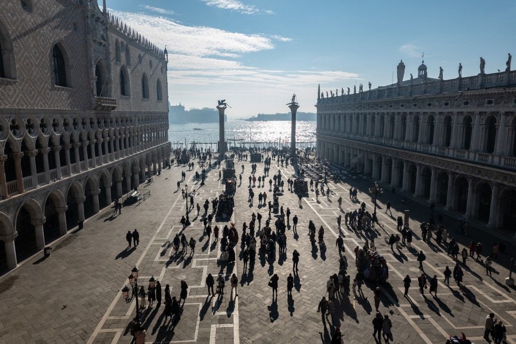 People walking in St Mark’s Square are seen in Venice, Italy, on February 2nd, 2024. St Mark’s Square in Venice is the main public square, surrounded by iconic landmarks making it a historic and cultural centerpiece with stunning Venetian architecture. (Photo by Lorenzo Di Cola/NurPhoto) (Photo by Lorenzo Di Cola / NurPhoto / NurPhoto via AFP) Velence