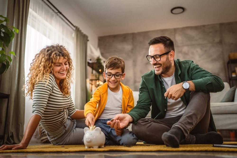 Mam,Dad,And,Son,Sit,On,The,Carpet,floor,And,Save