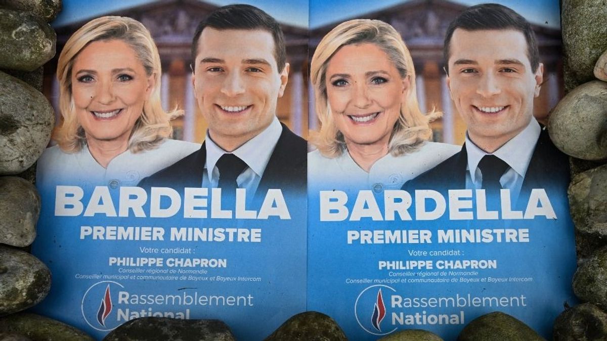 Tömegével lépnek vissza a francia képviselőjelöltek, hogy megelőzzék a Le Pen-féle földindulást