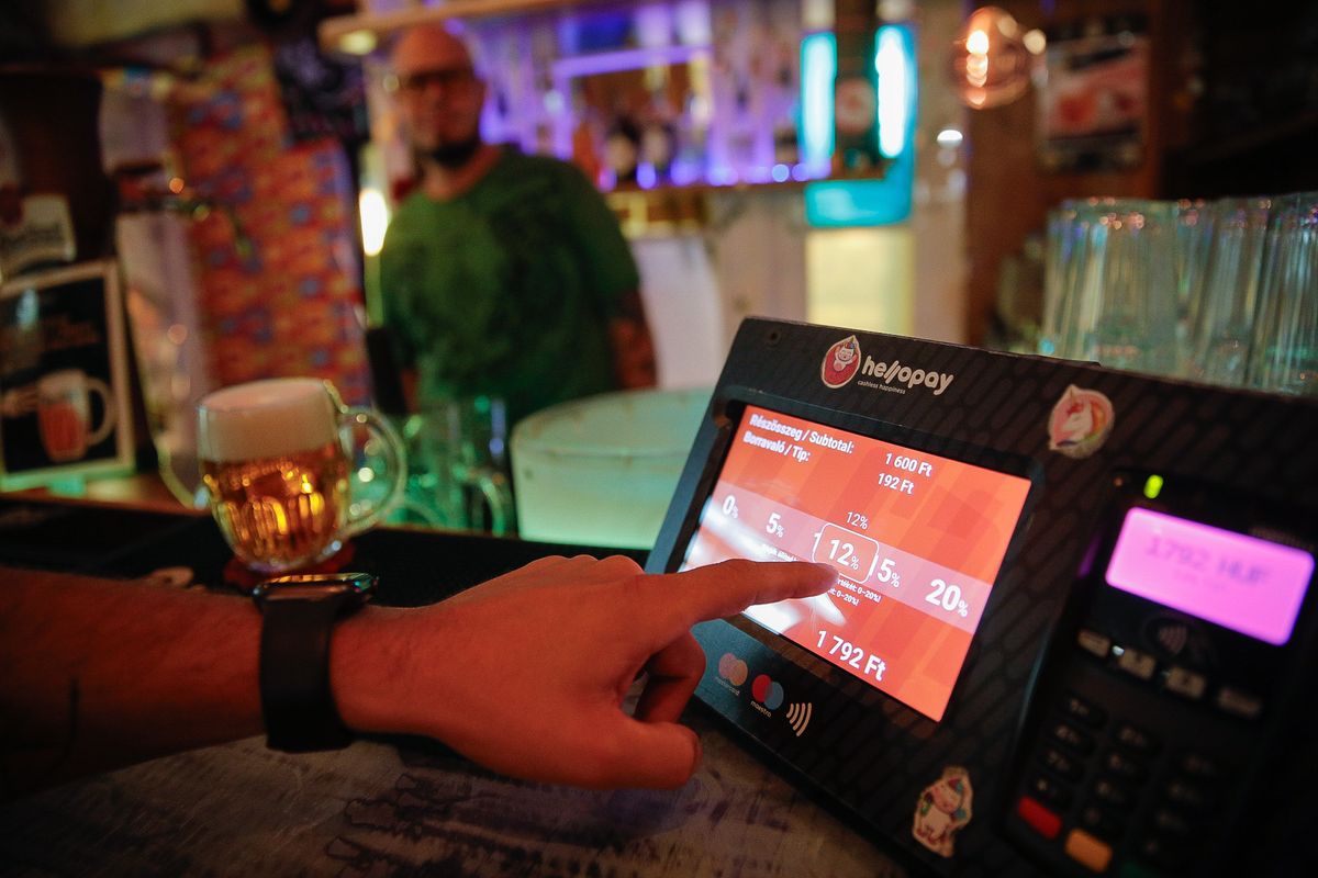 HelloPay, Szimpla Kert, direkt borravaló