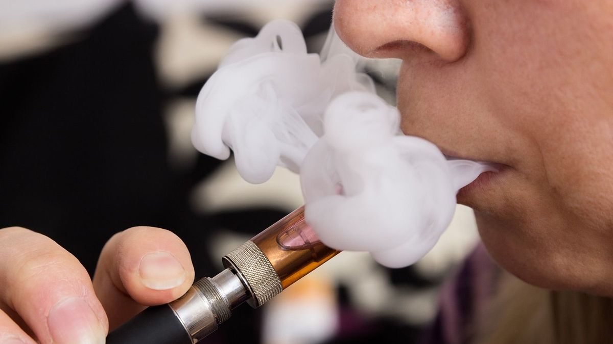 Olyan elektromos cigarettát hoznának forgalomba, ami nem kapcsol be kiskorúak kezében
