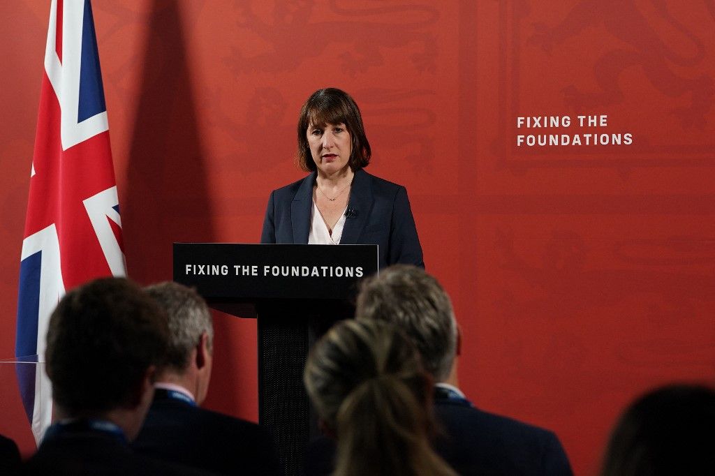 Rachel Reeves brit pénzügyminiszter szerint a kormány adóemelésre készül
Britain's Chancellor of the Exchequer Rachel Reeves speaks during a press conference at the Treasury in central London on July 29, 2024, after her ministerial statement to MPs on government finances. Reeves declared that the public finances face an extra £22-billion hole inherited from the previous Conservative administration and warned of "difficult decisions" ahead to cut spending or hike taxes. (Photo by Lucy North / POOL / AFP)