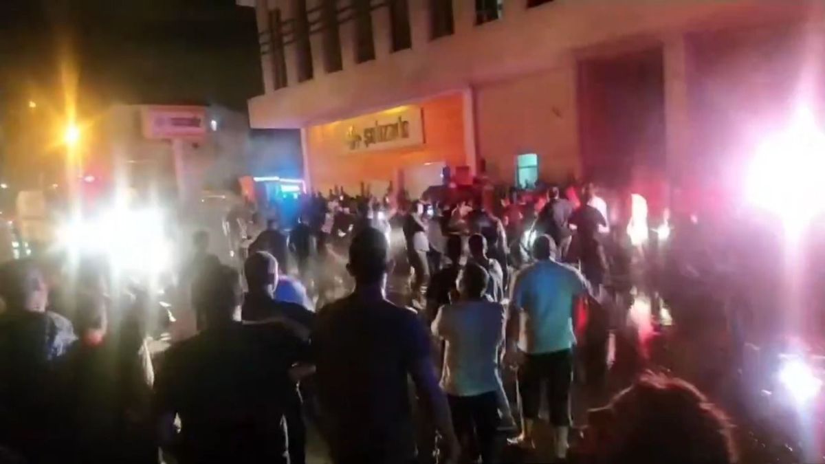 Kitört a törökországi kristályéjszaka, felgyújtották a szír bevándorlók üzleteit és otthonait – videó